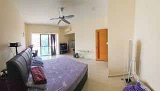 1 BR studio on 3rd floor of landed for rent. 5 min to Kembangan mrt