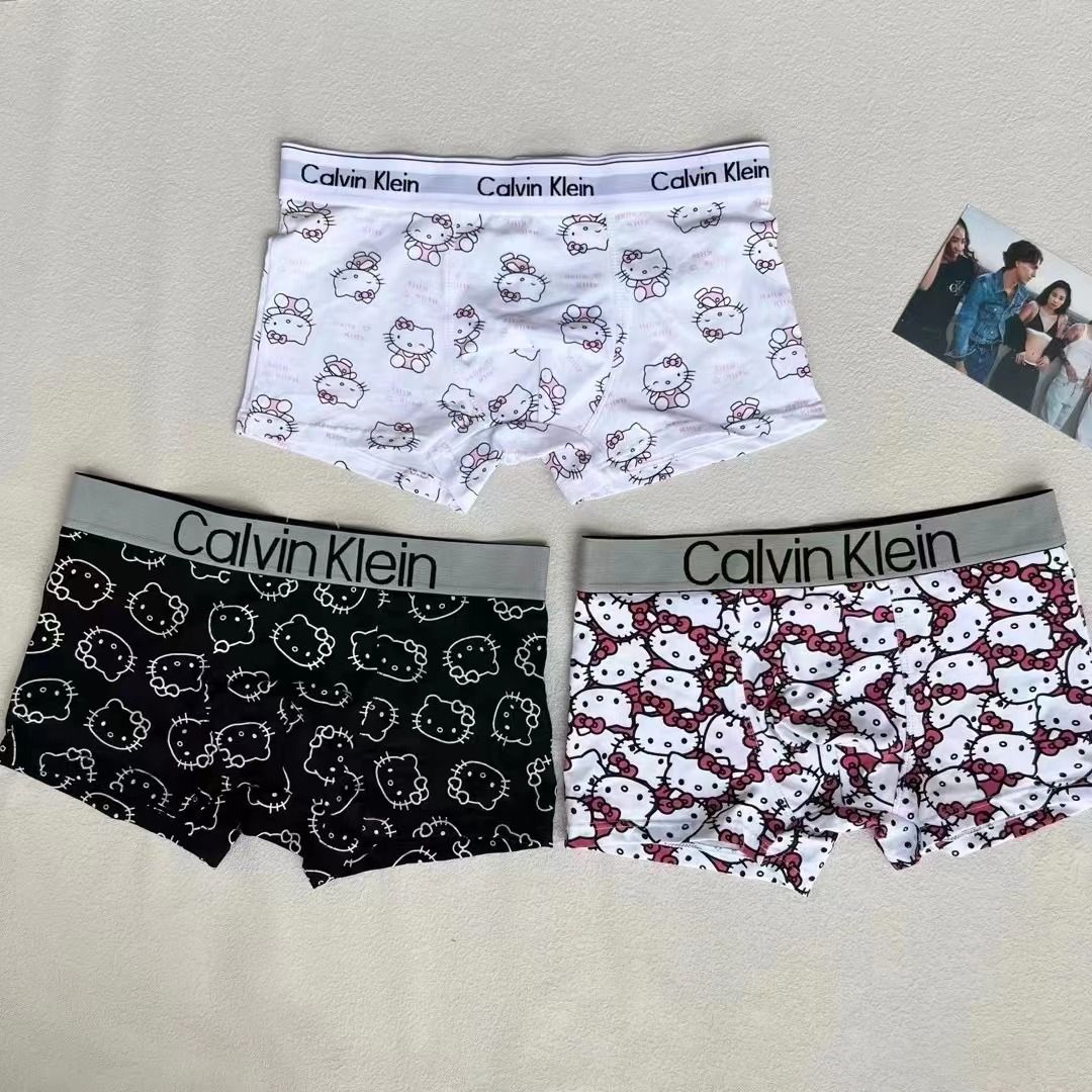 390/套Calvin Klein & hellokitty 聯名CK 女士三角杯無鋼圈舒適內衣套裝情侶內衣, 女裝, 內衣和休閒服-  Carousell