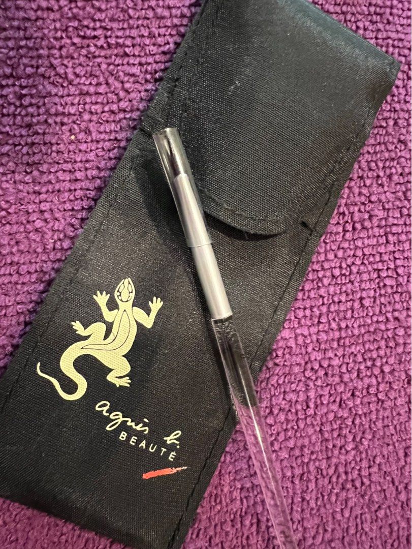 Agnes b. BEAUTE MAKE UP BRUSH (Category: Makeup) located in Makati City. Submitted by affordableeleganceemporium (Listing ID 1265738740, Image 3). Description: Agnes b. Beaute original from japan 💄 **Agnes b. BEAUTE MAKE UP BRUSH: Elegance in Every Stroke** 💄 Enter the world of timeless beauty with the Agnes b. BEAUTE MAKE UP BRUSH, a collection that transcends the ordinary to deliver an exquisite makeup application experience. Here’s why these