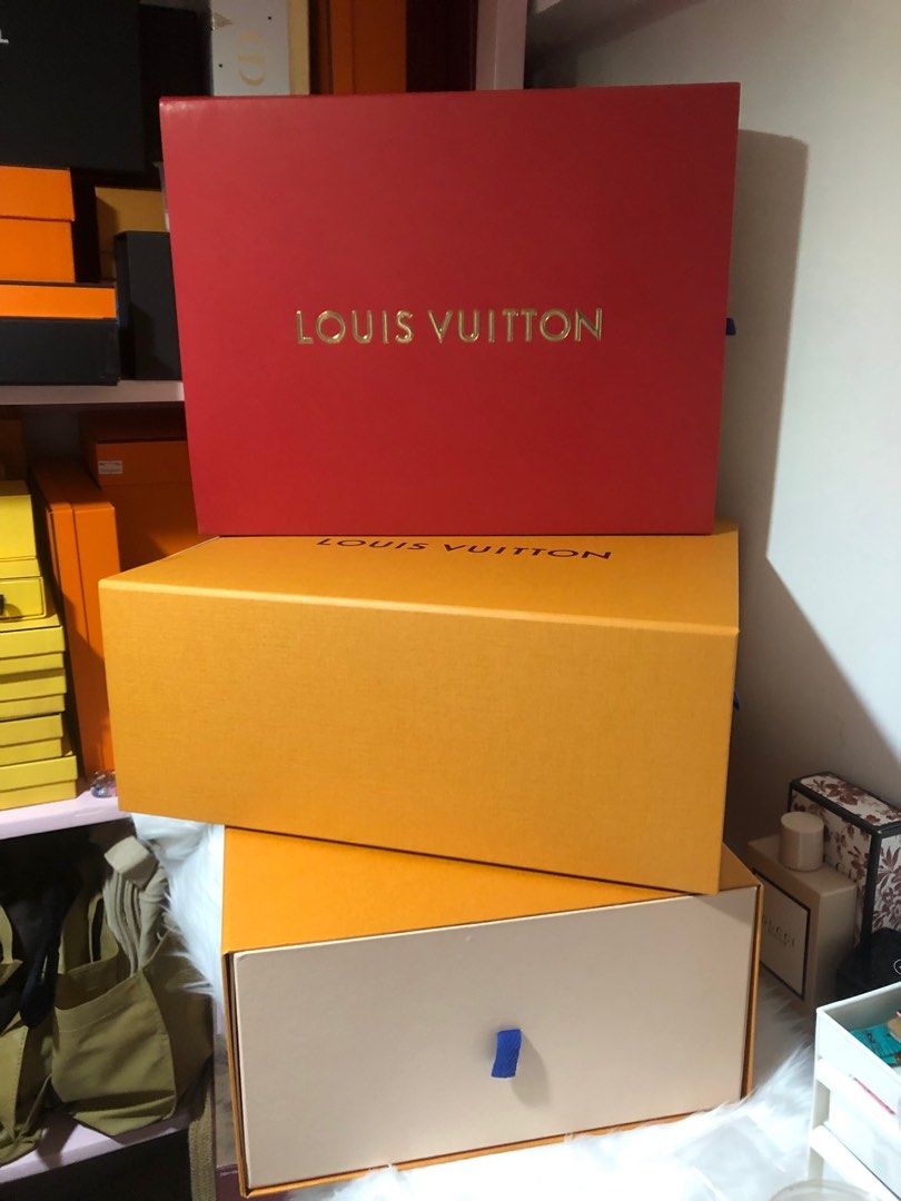 Authentic‼️ Louis Vuittion Large Drawer Box (Category: Luxury Bags & Wallets) located in Quezon City. Submitted by box.luxebycheng (Listing ID 1265820001, Image 2). Description: ‼️Original Louis Vuitton Large Drawer Fat Box 📌 Php 2,500 ✅ BOX ONLY ✅ 4pcs available There might be some signs of usage/storage. Refer carefully to the photos provided. Ask for more photos if the provided details does not suffice. 📍 Quezon City 🚚 Via Lalamove, Grab, L