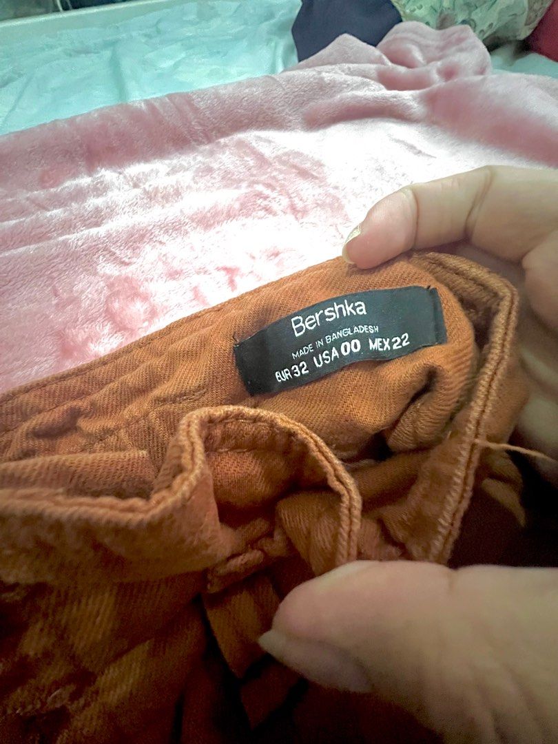 Bershka high waisted shorts (Category: Shorts) located in Rizal. Submitted by ssaria (Listing ID 1265810558, Image 2). Description: Rfs: doesn’t fit me anymore Message me for ww pics :)).