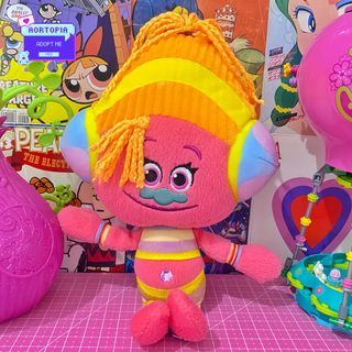 BONEKA TROLLS DJ SUKI ORIGINAL HASBRO DREAMWORKS CUTTING BRAND