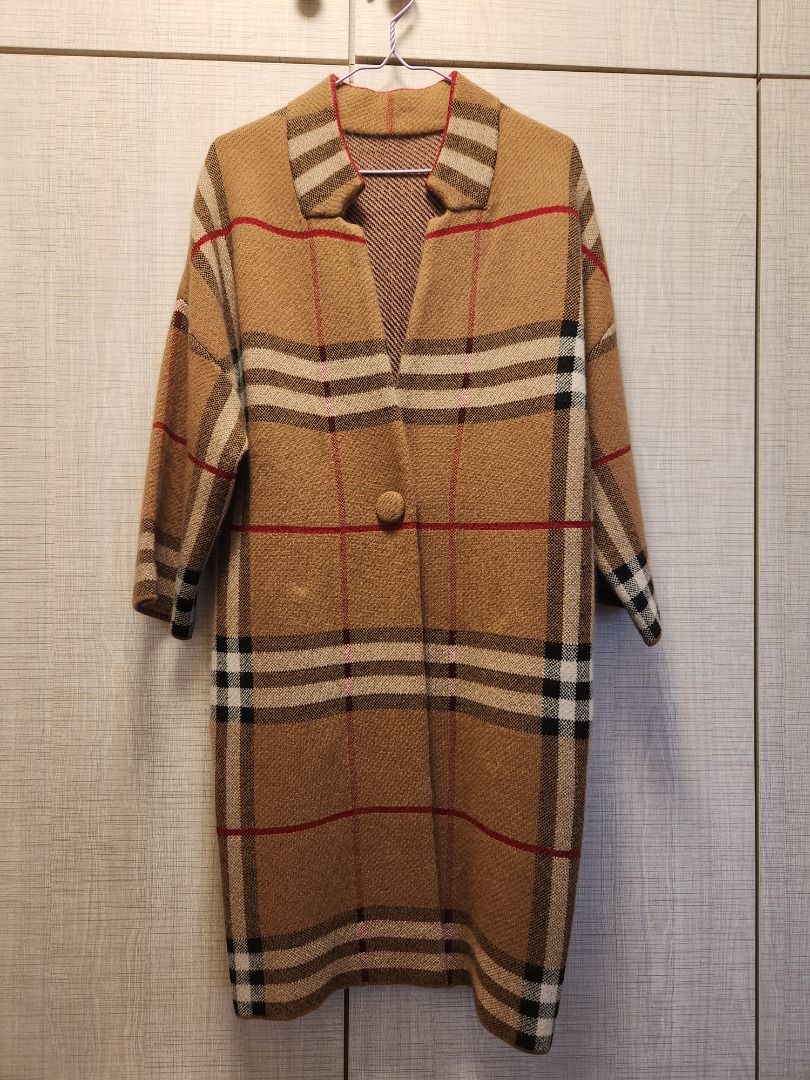 Checkered ladies coat. Poly blend. Burberry style., 女裝, 外套及