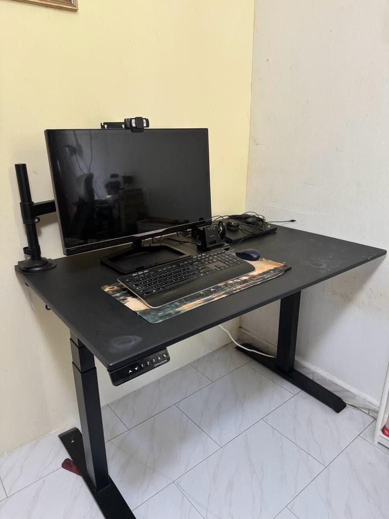 Computer Table (Category: Tables & Sets) located in Singapore. Submitted by jsagaaaa9 (Listing ID 1265743336, Image 2). Description: Good condition all features working and in good condition. Slight marks .