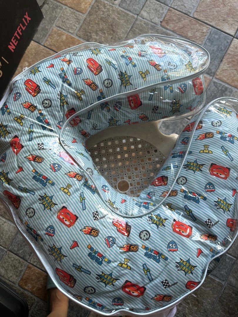 Dakki best sale nursing pillow