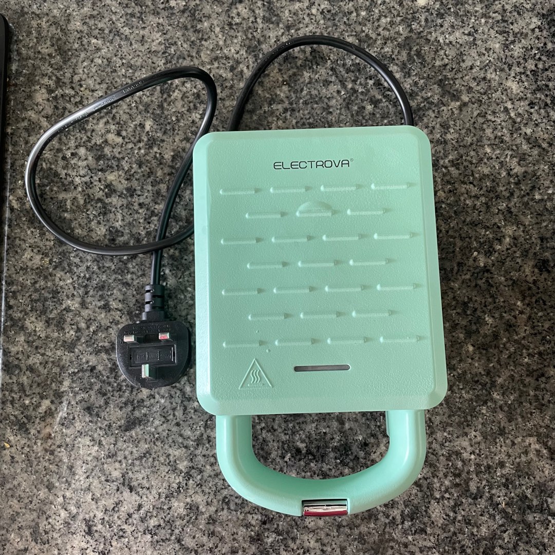 Electrova 4in1 Waffle Maker, Furniture & Home Living, Kitchenware