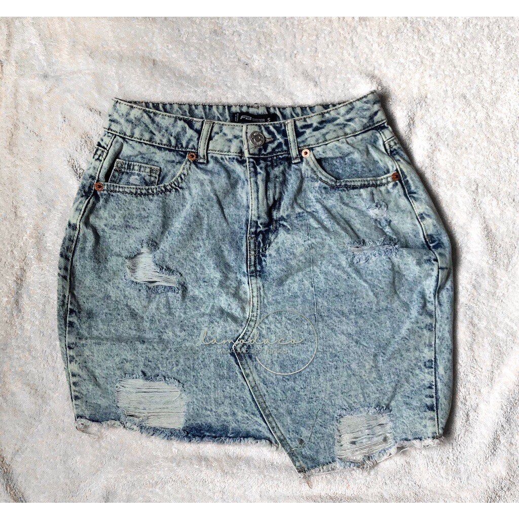FB Sisters Skirts, Women's Fashion, Bottoms, Skirts on Carousell