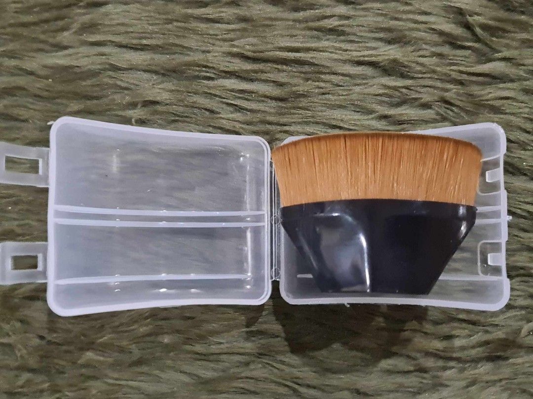 Flat Top Kabuki Brush (Category: Makeup) located in Quezon City. Submitted by jaianaapura (Listing ID 1265736101, Image 2). Description: .