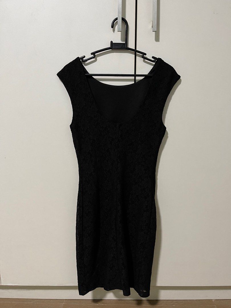 Forever 21 Black Lace Dress (Category: Dresses) located in Quezon City. Submitted by blue.boxes (Listing ID 1265757795, Image 2). Description: Tag says small but would best fit an XS. The lace has a floral design. 🙂 📍Quezon City 💳 GCash 🏍️ J&T, LBC, Grab, Lalamove 😀 FREE SHIPPING via J&T for purchases totaling at least P400 💕 DM for questions!.