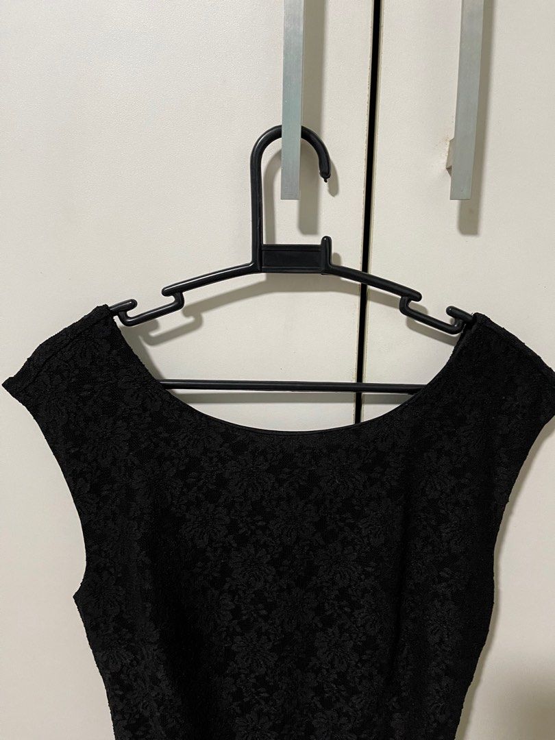 Forever 21 Black Lace Dress (Category: Dresses) located in Quezon City. Submitted by blue.boxes (Listing ID 1265757795, Image 3). Description: Tag says small but would best fit an XS. The lace has a floral design. 🙂 📍Quezon City 💳 GCash 🏍️ J&T, LBC, Grab, Lalamove 😀 FREE SHIPPING via J&T for purchases totaling at least P400 💕 DM for questions!.