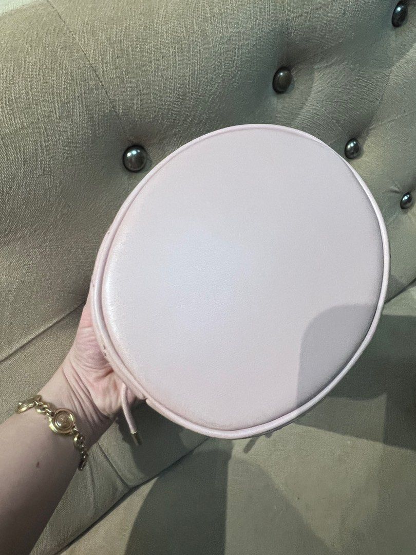 Gucci marmont bucket bag (Category: Luxury Bags & Wallets) located in Manila. Submitted by dendc (Listing ID 1265743439, Image 2). Description: Gucci marmont bucket bag full set.