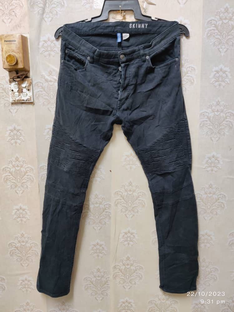 HM DIVIDED BIKERS JEANS SKINNY FIT Men s Fashion Bottoms Jeans on Carousell