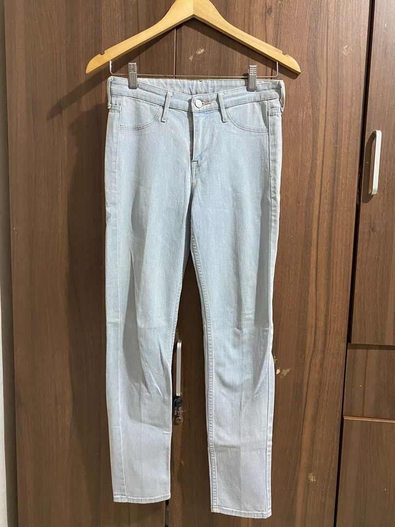 H&M Skinny Jeans (Category: Jeans) located in Cebu City. Submitted by mariejake (Listing ID 1265855085, Image 1). Description: Fits 25-26.