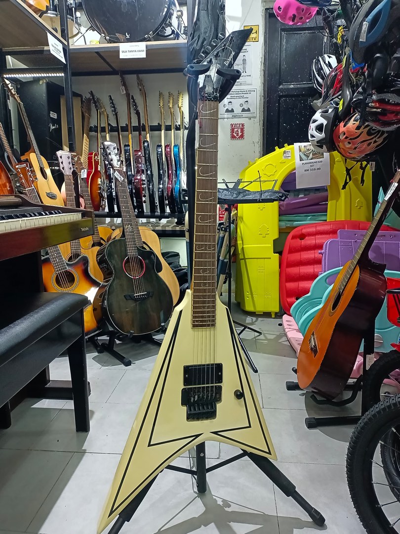 IBANEZ V GUITAR ELECTRIC, Hobbies & Toys, Music & Media, Music Scores