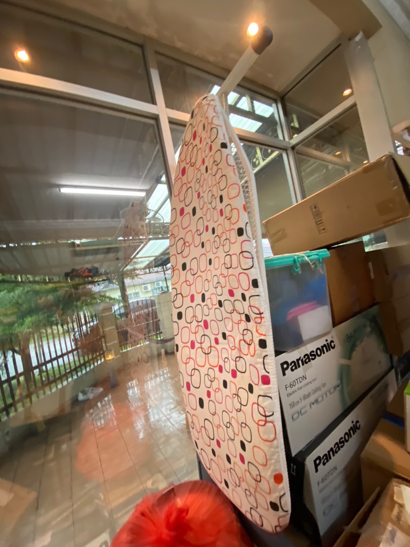 Iron board besar, Announcements on Carousell