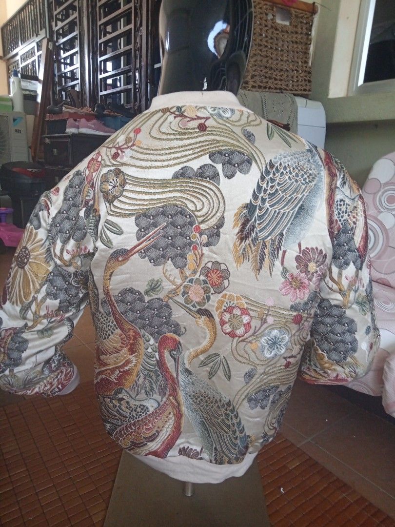 Jacket (Category: Coats, Jackets and Outerwear) located in Kuala Lumpur. Submitted by bababundle (Listing ID 1265733466, Image 3). Description: .