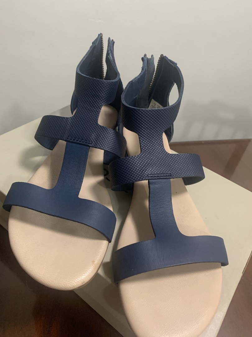 Lacoste sandals, Women's Fashion, Footwear, Sandals on Carousell