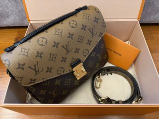 Preloved Louis Vuitton Black EPI Leather Pochette Accessories Bag AR0996 101023