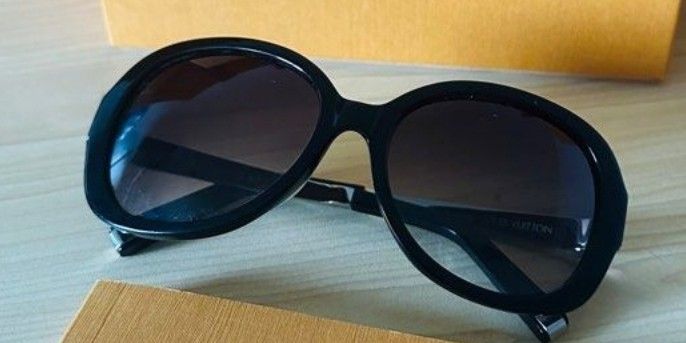 LV SHADES for SWAP or sell (Category: Luxury Accessories) located in Manila. Submitted by happykyz (Listing ID 1265737882, Image 3). Description: inclusion: LV paperbag only 100% ORIGINAL....