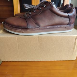 全新真皮休閒鞋man size us 8號

41號