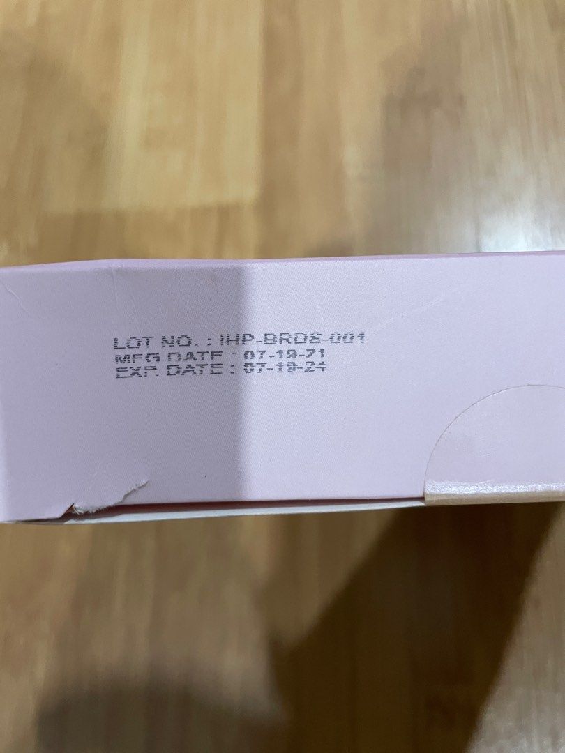 [NEW AND SEALED] Buds and Blooms Breastfeeding Relief Donut, Babies