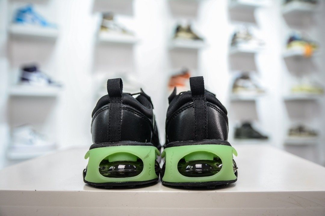 Nike 720 black sale discount