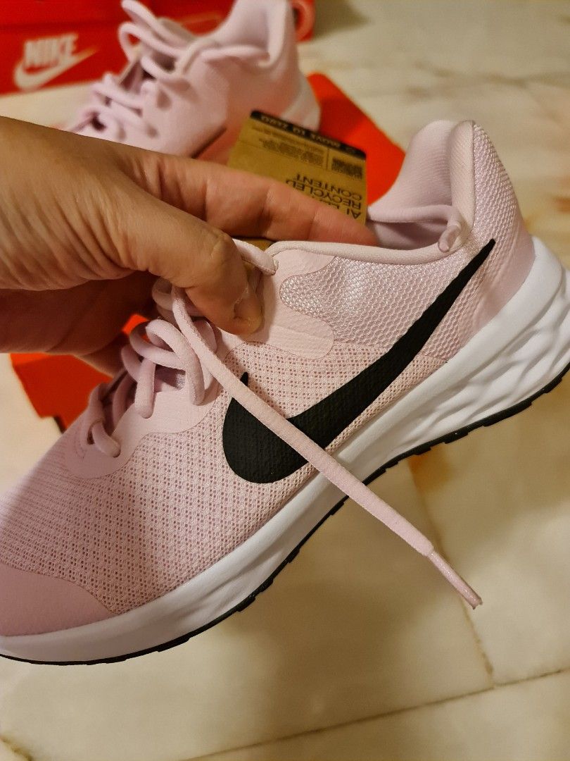 Nike Girls Kids revolution size US 4 and US 4.5 Babies Kids
