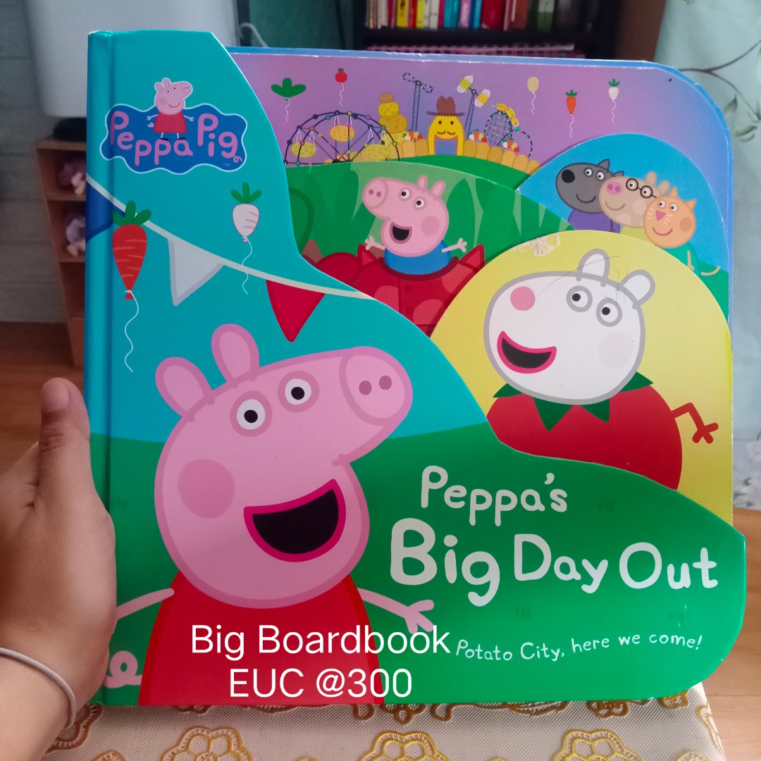 Peppa Pig: Peppa's Big Day Out Sticker Scenes Book main image 0