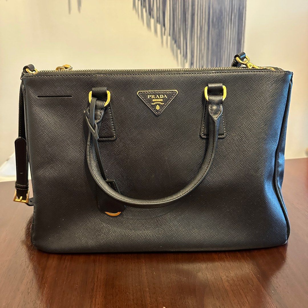 Prada Galleria Saffiano Bag medium black
