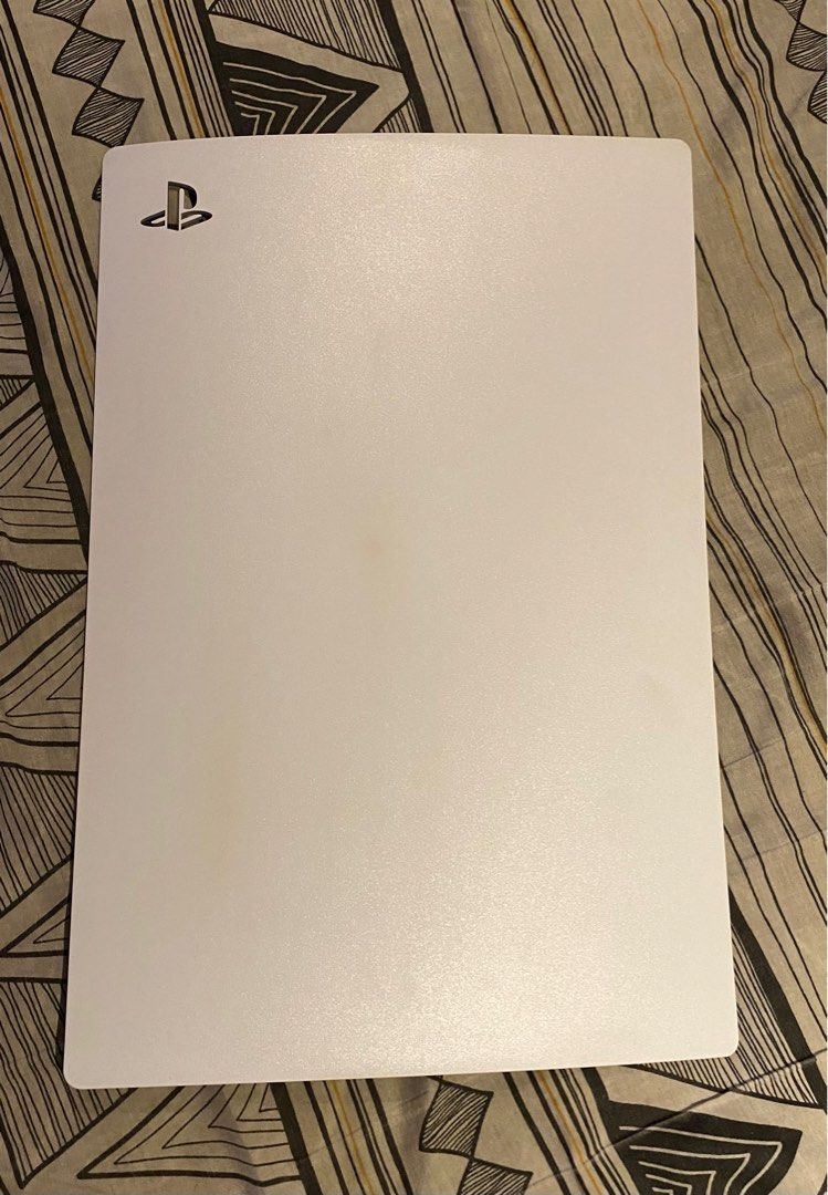 PS5 Disc Version Cover (Category: Cases & Covers) located in Pasig City. Submitted by miguelstash (Listing ID 1265817752, Image 1). Description: PS5 Disc Version Cover (Original) -Stock cover from PS5 -No box RFS:Upgraded to dbrand.