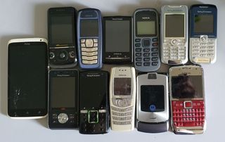 Samsung / HTC / Sony Ericsson / Nokia Old Mobile Phone