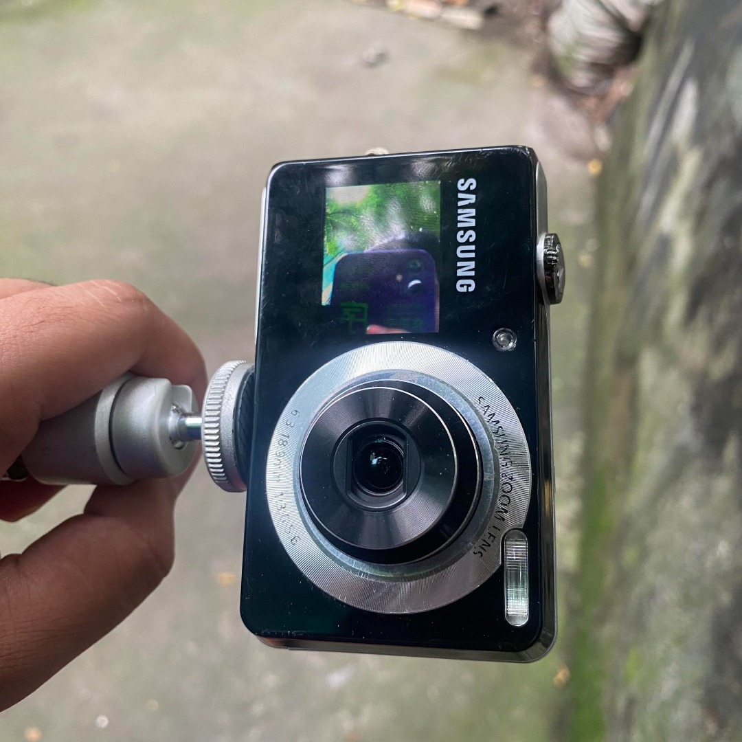 Samsung TL205 Digital Camera w/ front LCD for selfies, Photography