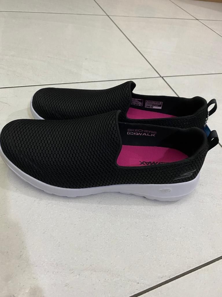 Harga sepatu sales skechers goga max