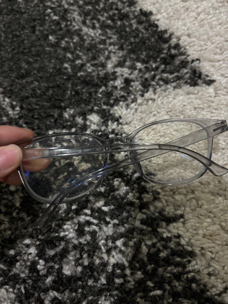 Spectacles frame (Category: Sunglasses & Eyewear) located in Kuala Lumpur. Submitted by sumie123 (Listing ID 1265877855, Image 2). Description: I got lasik so I don’t need this anymore .