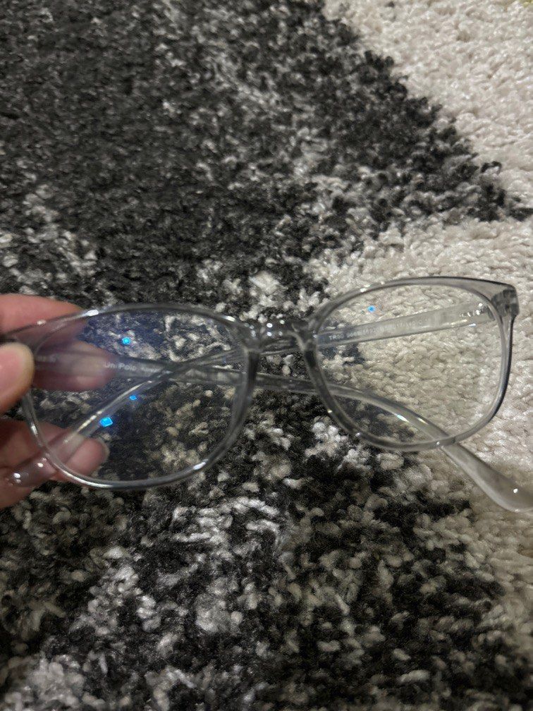 Spectacles frame (Category: Sunglasses & Eyewear) located in Kuala Lumpur. Submitted by sumie123 (Listing ID 1265877855, Image 1). Description: I got lasik so I don’t need this anymore .