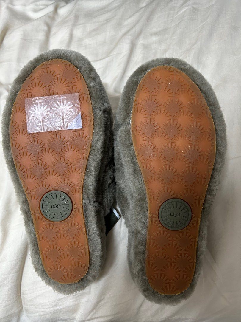 Ugg （分類：涼鞋）位於 Hong Kong。 由 loy29 提交（商品編號 1265778264，圖片 3）。簡介： No box Gift from US。