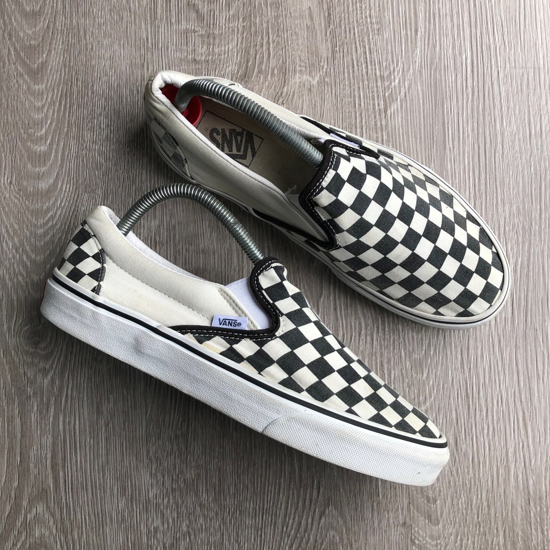 VANS SLIP ON 8 UK Men s Fashion Footwear Sneakers on Carousell