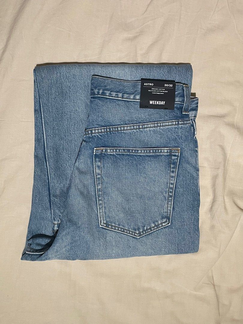 Weekday Astro Loose Baggy Jeans, 他的時尚, 褲子, 牛仔褲在旋轉拍賣
