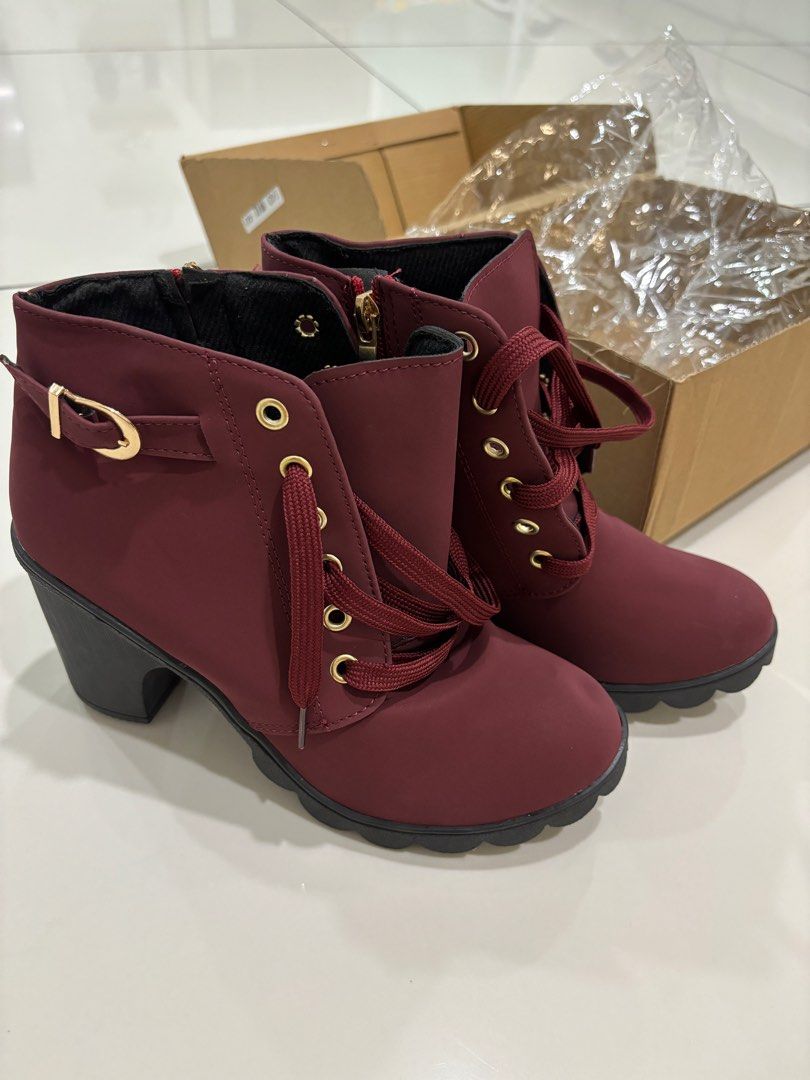 Maroon hot sale color boots