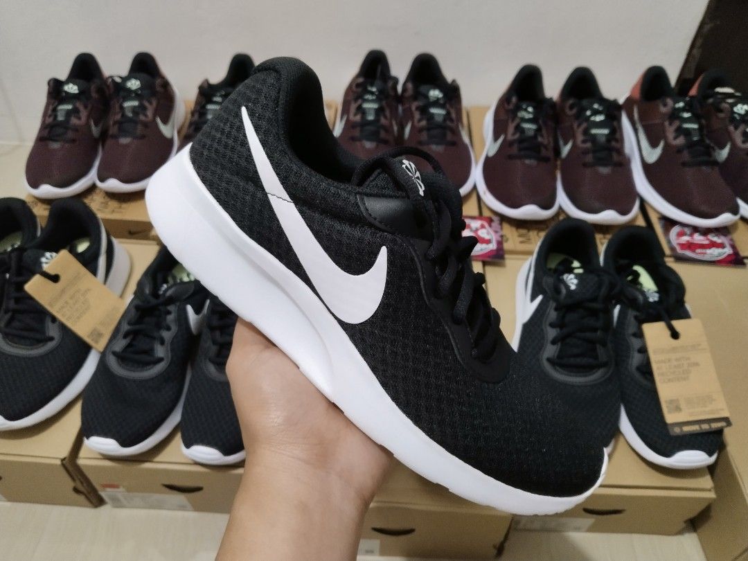 Nike tanjun vegan top