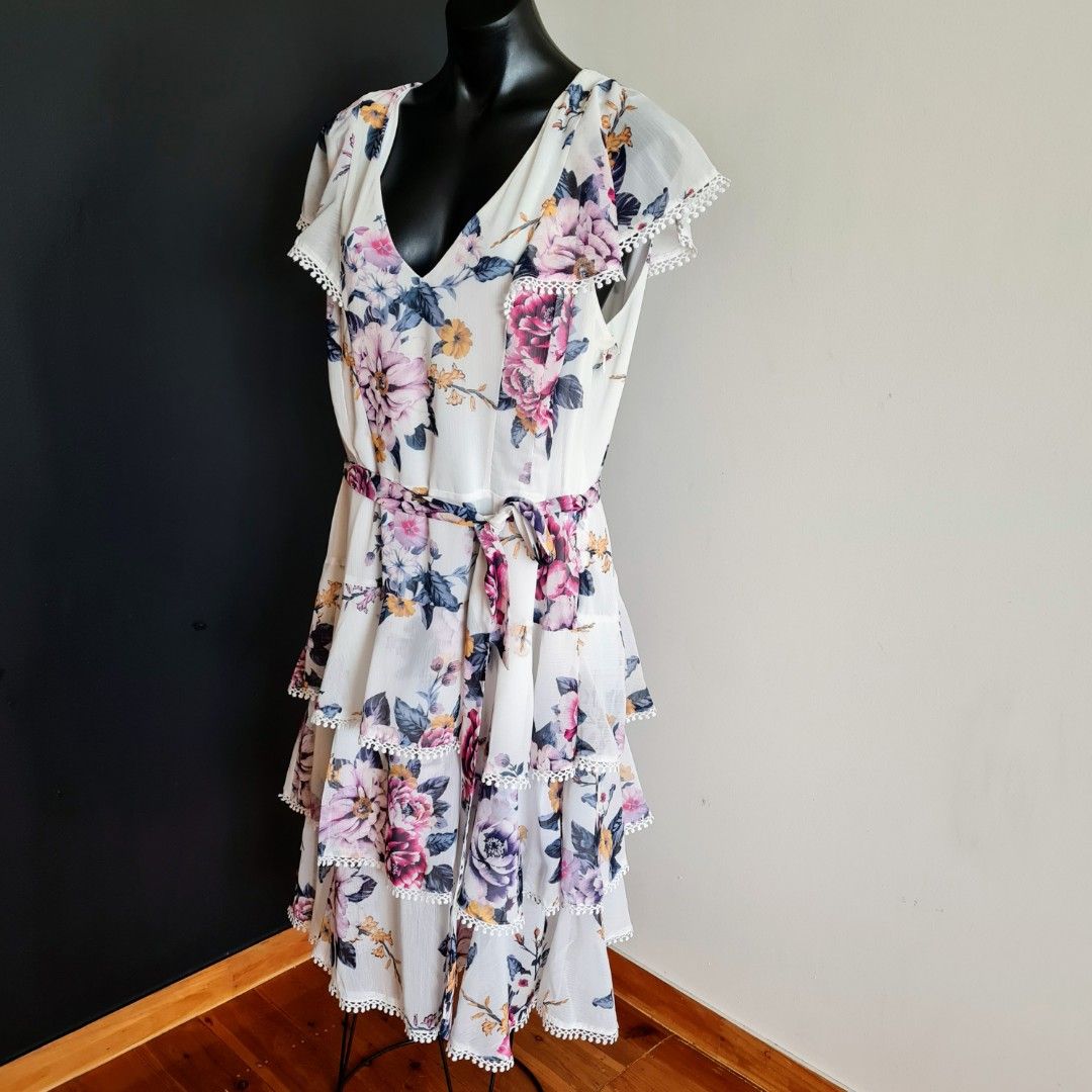 Women s size L 20 CITY CHIC Gorgeous floral summer love tiered