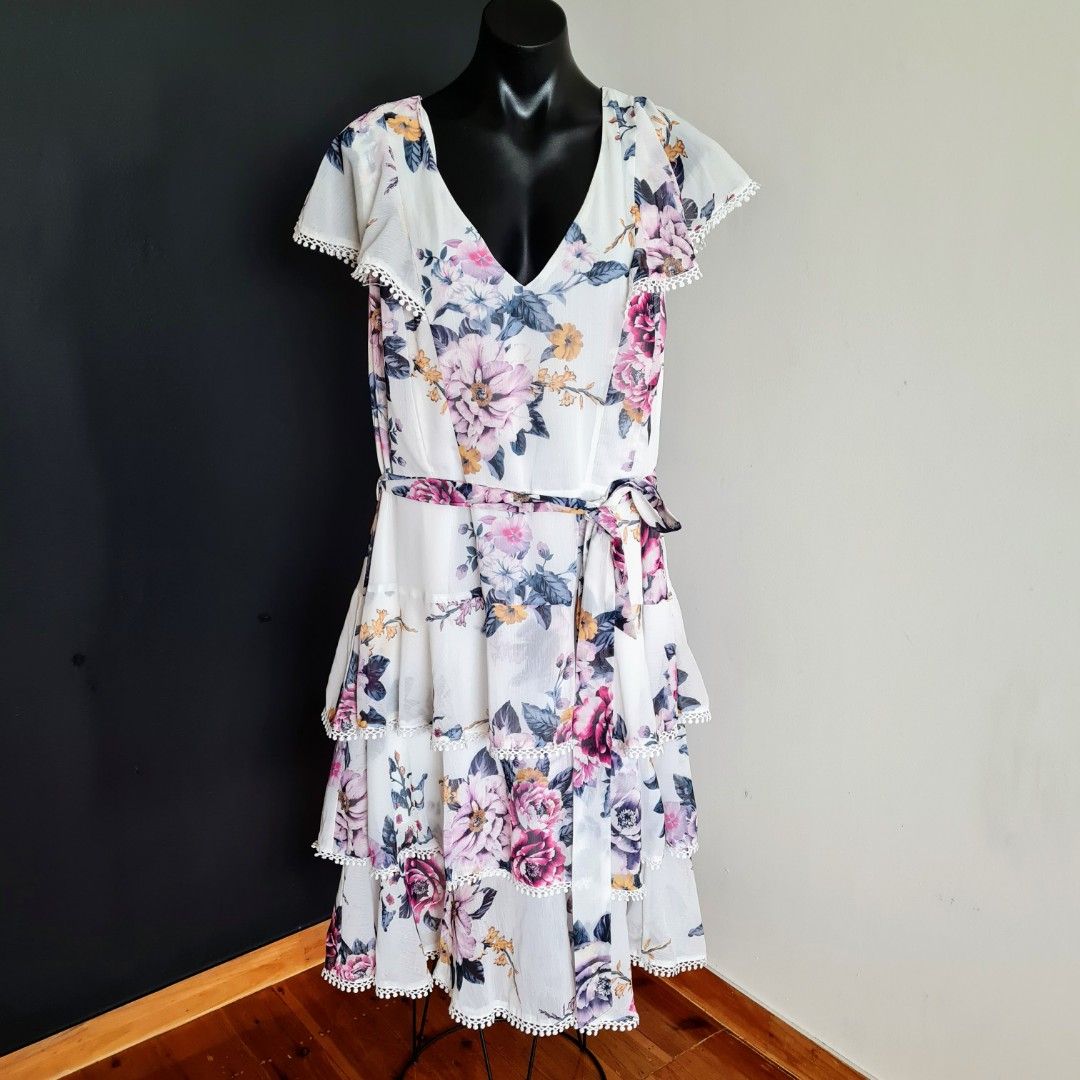 Women s size L 20 CITY CHIC Gorgeous floral summer love tiered