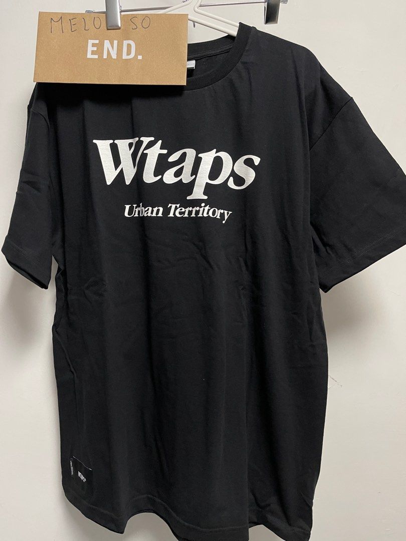 Wtaps Tee （分類：T-shirt、恤衫、有領衫）位於 Hong Kong。 由 fastcloud.3189a5 提交（商品編號 1265890195，圖片 1）。簡介： Size M Black Colour 闊:57CM 長:72CM 順豐到付/天水圍站交收，不議價。