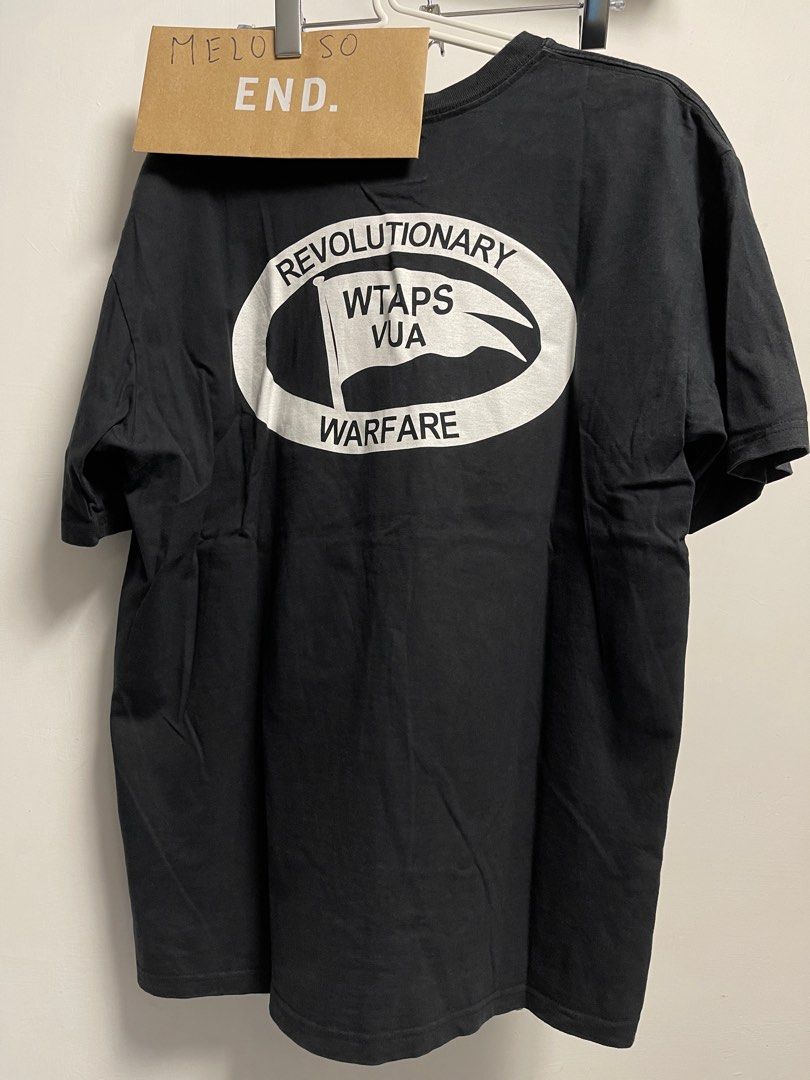 Wtaps Tee （分類：T-shirt、恤衫、有領衫）位於 Hong Kong。 由 fastcloud.3189a5 提交（商品編號 1265890713，圖片 1）。簡介： Size L Black Colour 闊:56CM 長:72CM 順豐到付/天水圍站交收，不議價。