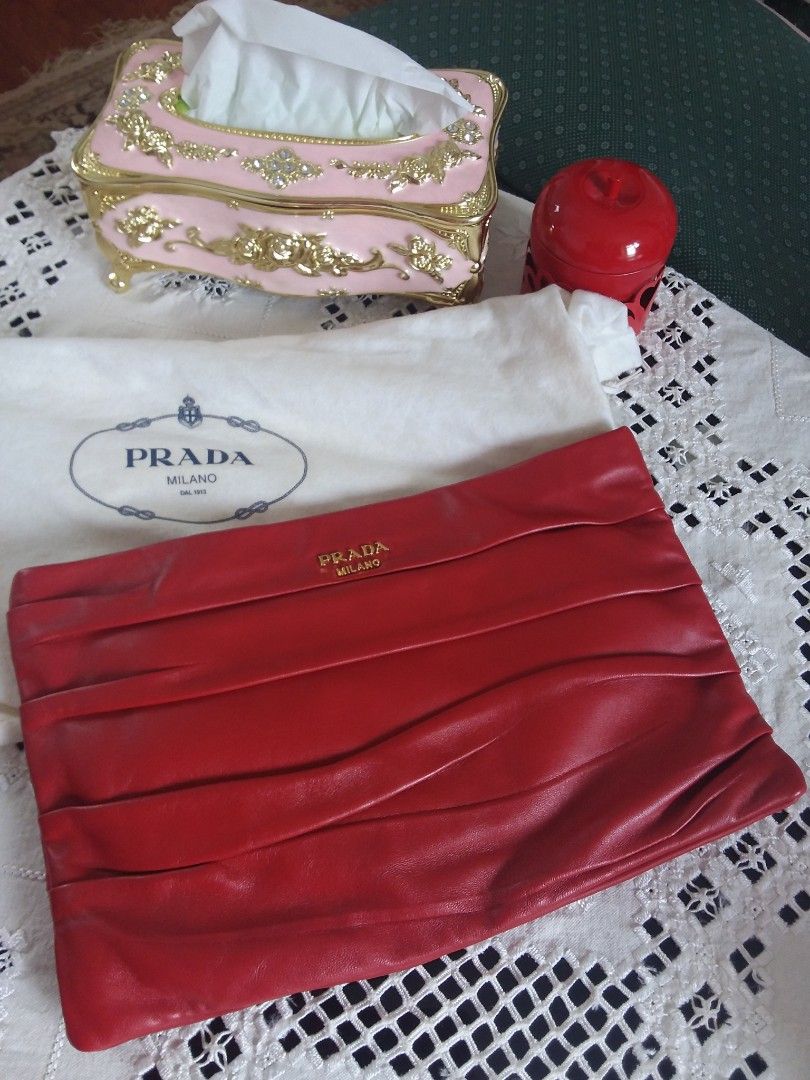 Prada red outlet clutch