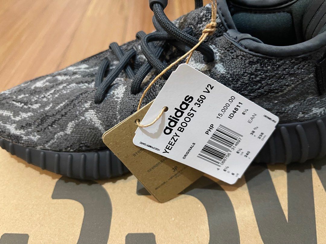 Yeezy 350 v2 mx dark salt (Category: Sneakers) located in Quezon City. Submitted by d.drifter (Listing ID 1265895700, Image 2). Description: hi brandnew meetup / pickup from qc or ayala (by schedule) buyer shoulders shipping.
