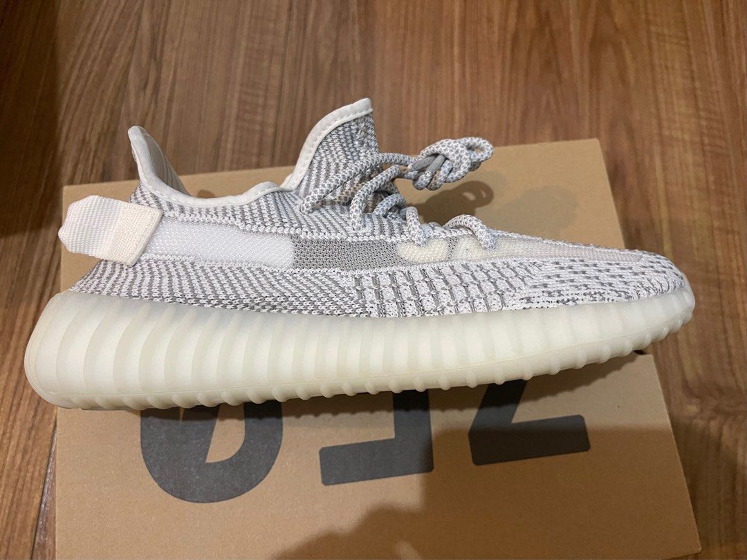 Yeezy 350 v2 static (6) (Category: Sneakers) located in Quezon City. Submitted by d.drifter (Listing ID 1265895757, Image 1). Description: brandnew meetup / pickup from qc or ayala (by schedule) buyer shoulders shipping.