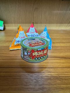 貓罐頭及零食