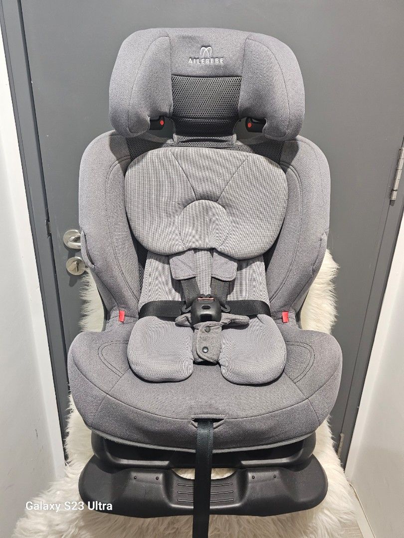 Car seat outlet swing moon