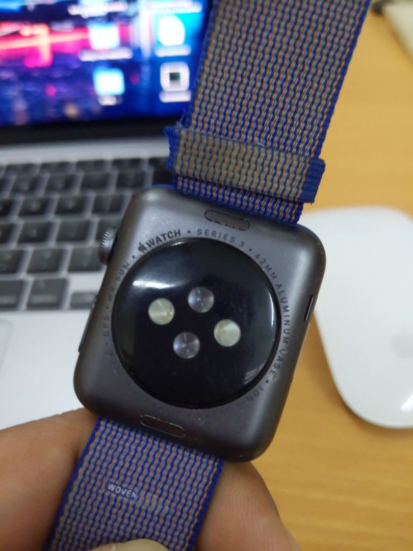 Selling apple watch series 3 on sale